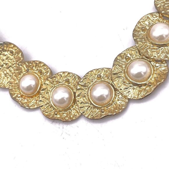 Vintage Link Hammered Disc Pearl Accents Necklace Gold Tone Fold Over Clasp 17" - Picture 2 of 5